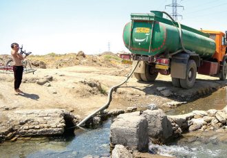واگذاری ۱۱ دستگاه خودروی تانکر آب به خوزستان و سیستان و بلوچستان