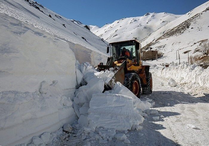 مسدود شدن راه ارتباطی ۱۱۰ روستای دلفان بر اثر بارش برف