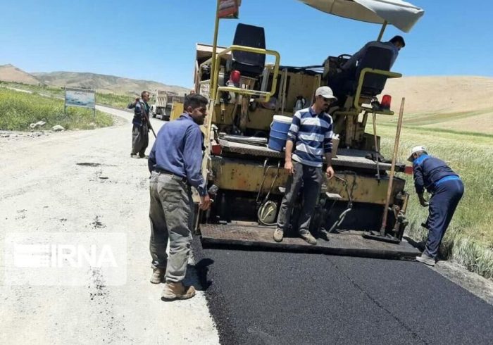 آسفالت راه روستایی منشاد مهریز به زردین تفت