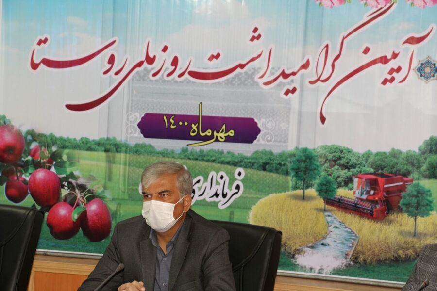 آسفالت ۲۵ کیلومتر راه روستایی در تکاب