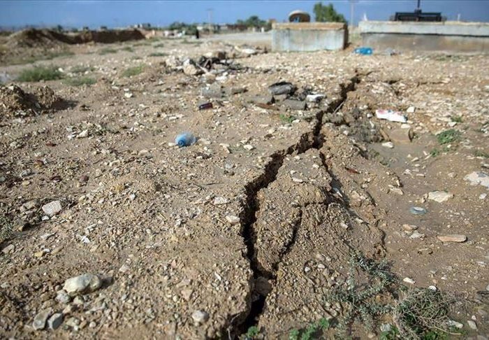 ریزش کوه در روستای “ده علیرضا” در پی زلزله در کرمان