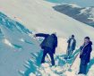 برف راه ارتباطی بیش از ۱۳۰ روستای غرب مازندران را بست