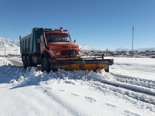 راه ارتباطی ۷۰ روستای اهر در پی بارش برف مسدود شد