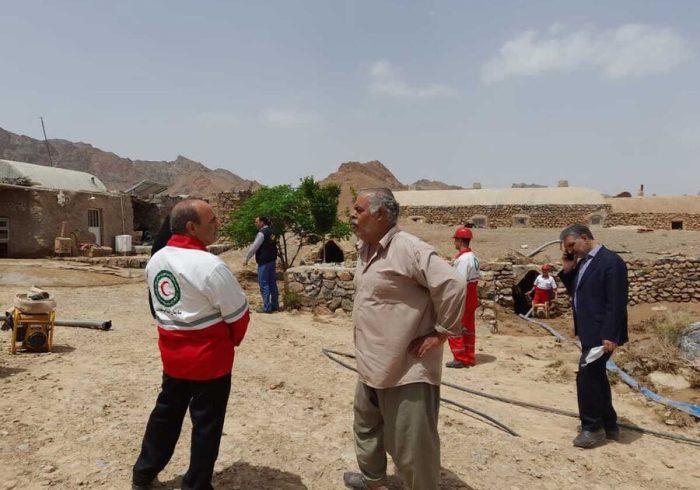 امدادرسانی‌های هلال احمر خوی به آسیب دیدگان آبگرفتگی روستای دیزج دیز