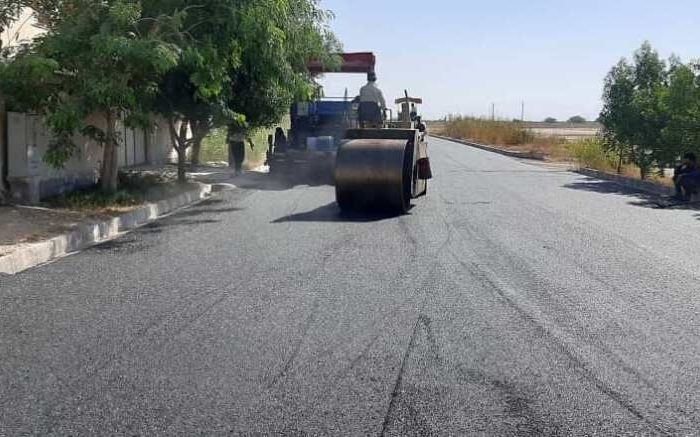 عملیات آسفالت ۱۰۰ هزار مترمربع از معابر روستایی باشت آغاز شد