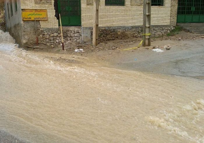 مسدود شدن راه ارتباطی سه روستا در باخرز بر اثر سیل