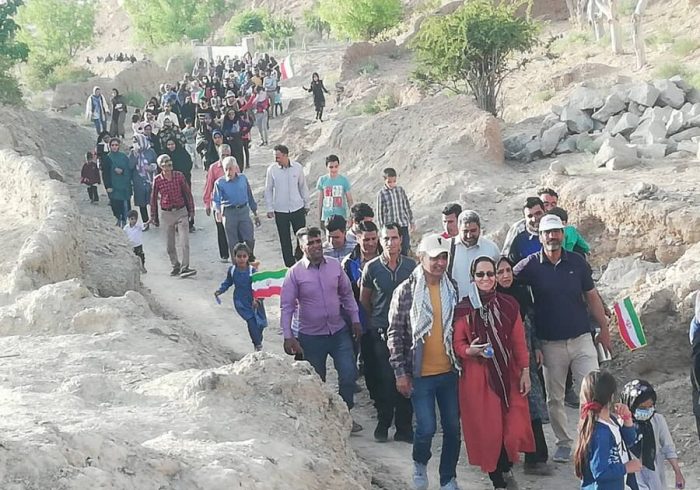 برگزاری همایش پیاده روی در روستای مَرَق کاشان