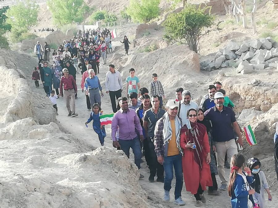 برگزاری همایش پیاده روی در روستای مَرَق کاشان