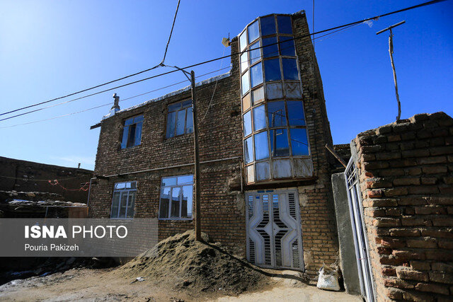 بنیاد مسکن خانه‌های قدیمی “کاج” را تخریب کرد 