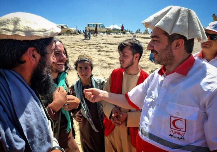 کمک هلال احمر ایران در روستاهای زلزله‌زده افغانستان