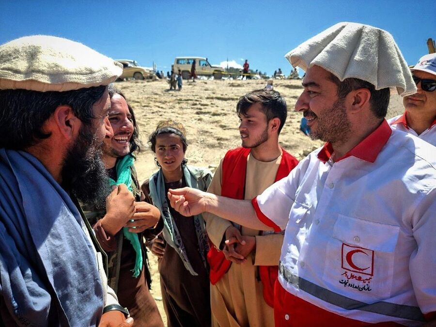 کمک هلال احمر ایران در روستاهای زلزله‌زده افغانستان