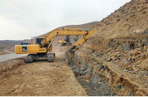 بازسازی و ترمیم شبکه آبرسانی در روستاهای سیل زده فیروزکوه