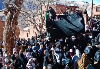 “عَلَم خبری” در روستاهای مشهد، خرده‌آیینی مذهبی در قاب تاریخ