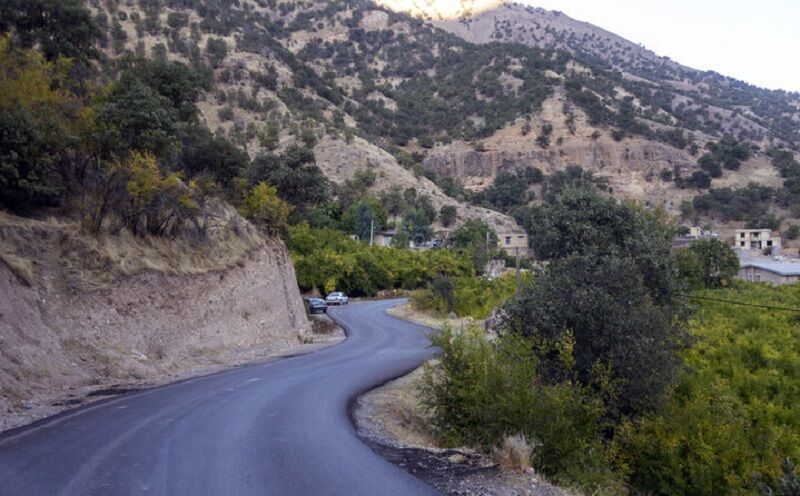آغاز بهسازی معابر روستاهای چم نظامی و چشمه چم نظامی