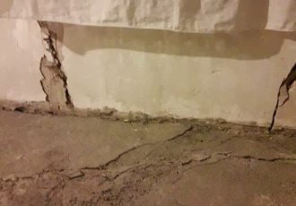 ترک خوردگی منازل روستایی بشرویه/ اسکان اضطراری مردم در حسینیه ها