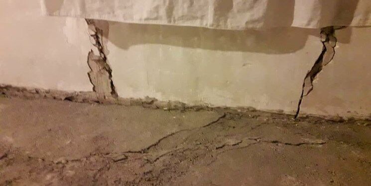 ترک خوردگی منازل روستایی بشرویه/ اسکان اضطراری مردم در حسینیه ها