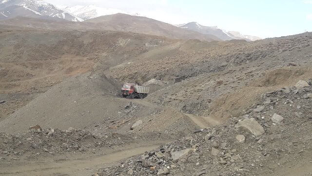 توقف عملیات معدن غیرمجاز در ارتفاعات روستای عشاق 