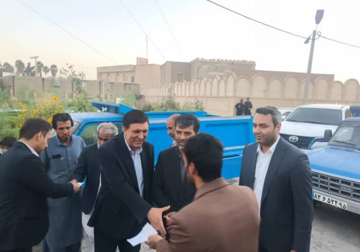 تحویل خودروهای حمل زباله به دهیاری‌های منطقه سیستان